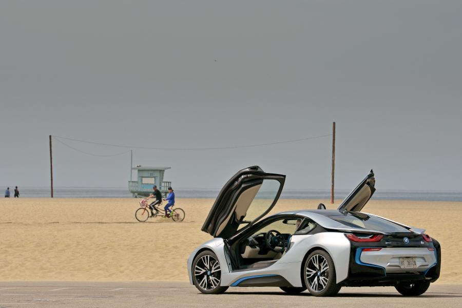  BMW i8 2014 года  (фото 79 из 180)